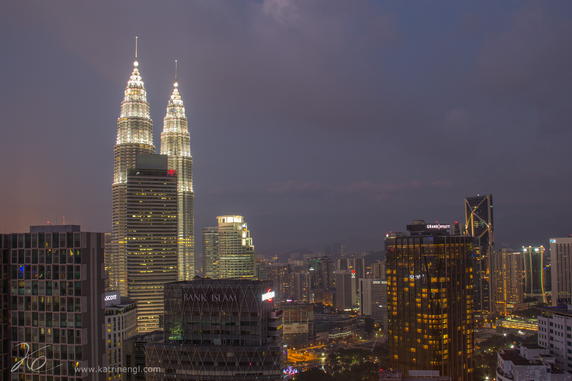 Kuala Lumpur by night Heli lounge bR